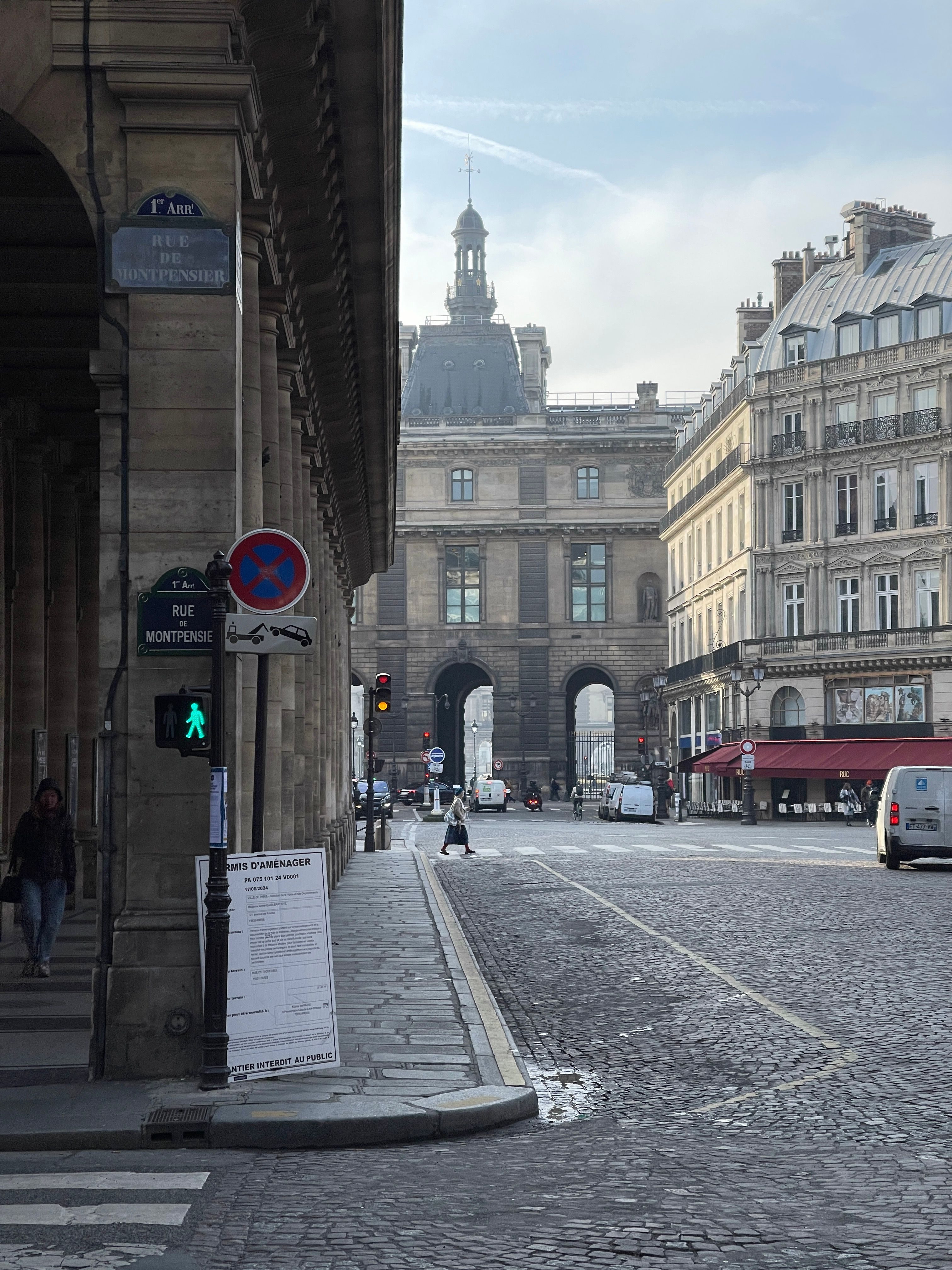 Perspective sur la rue de Montpensier et ses façades parisiennes